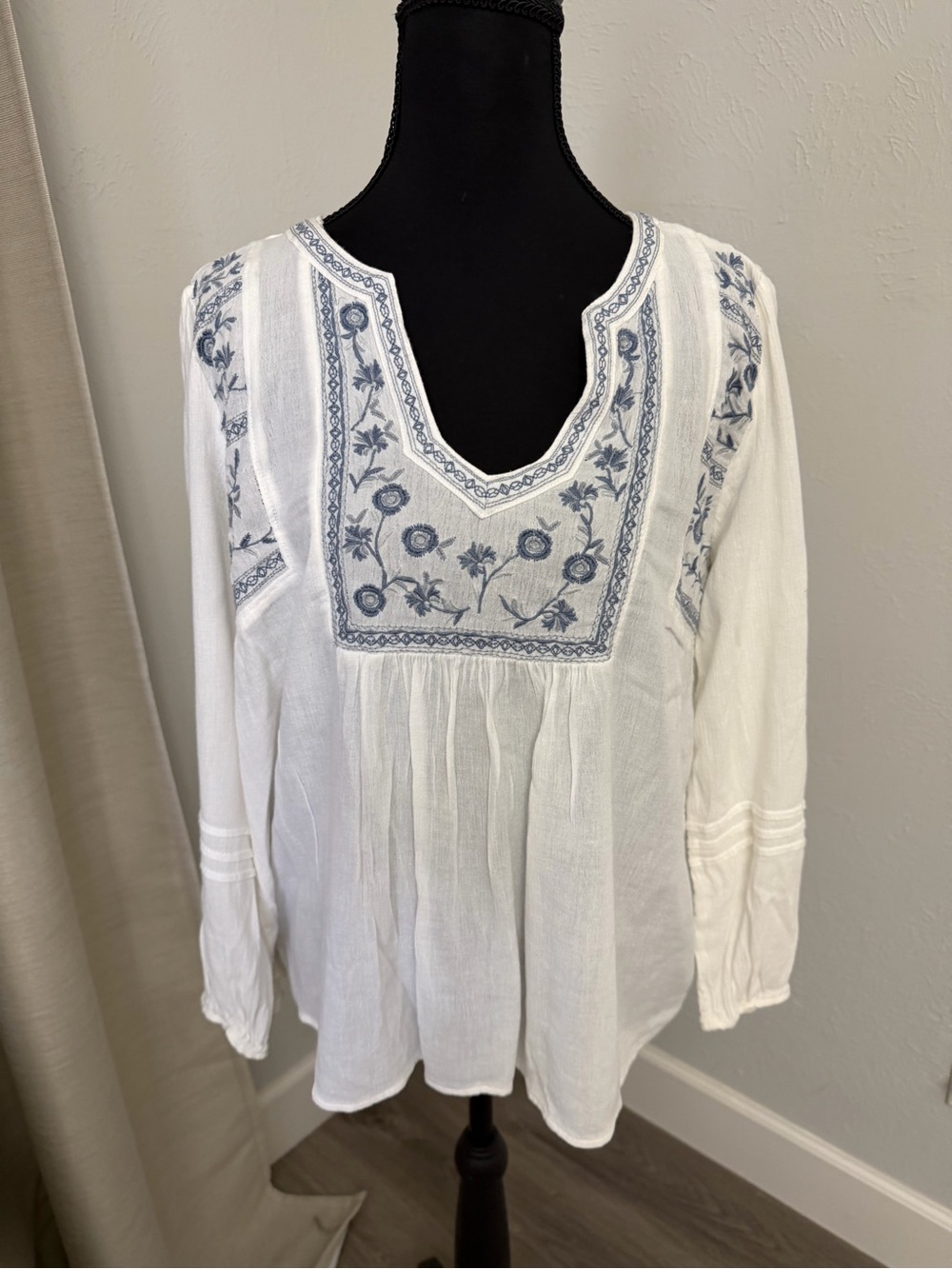 Abercrombie & Fitch White Peasant Blouse with Blue Floral Embroidery